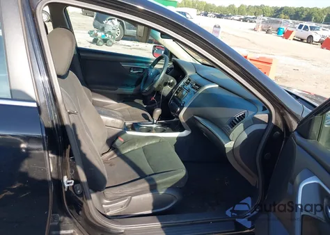 2015 Nissan Altima 2.5/2.5 S/2.5 Sl/2.5 Sv z USA, uszkodzony, nr VIN 1N4AL3AP4FN379224